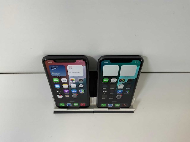 Apple iphone 11 - 64 gb - black (2x) - afbeelding 2 van  6