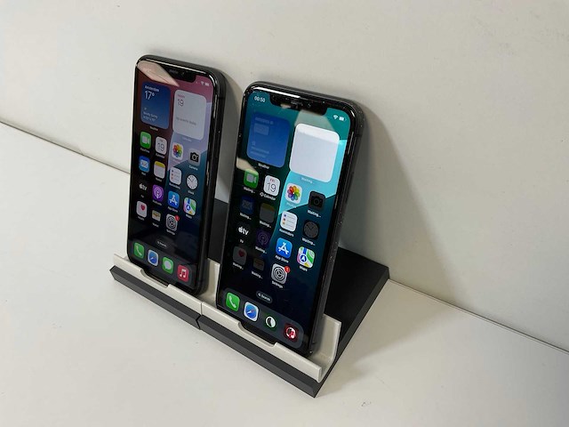 Apple iphone 11 - 64 gb - black (2x) - afbeelding 3 van  6