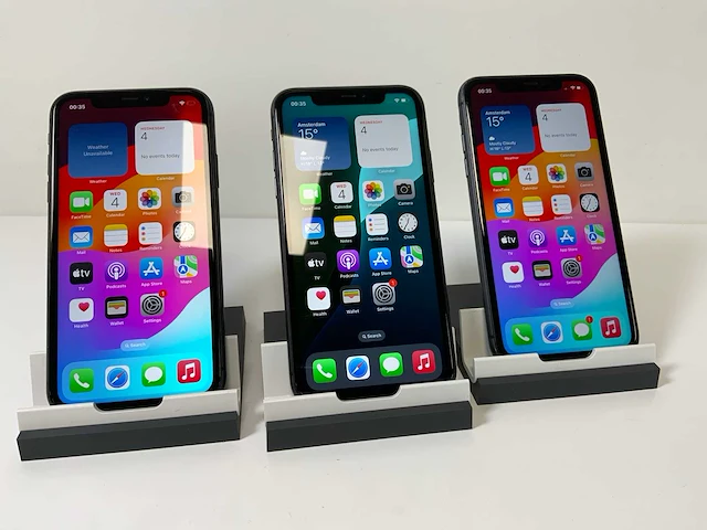 Apple iphone 11 - 64 gb - black (3x) - afbeelding 1 van  4