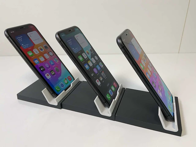 Apple iphone 11 - 64 gb - black (3x) - afbeelding 3 van  4