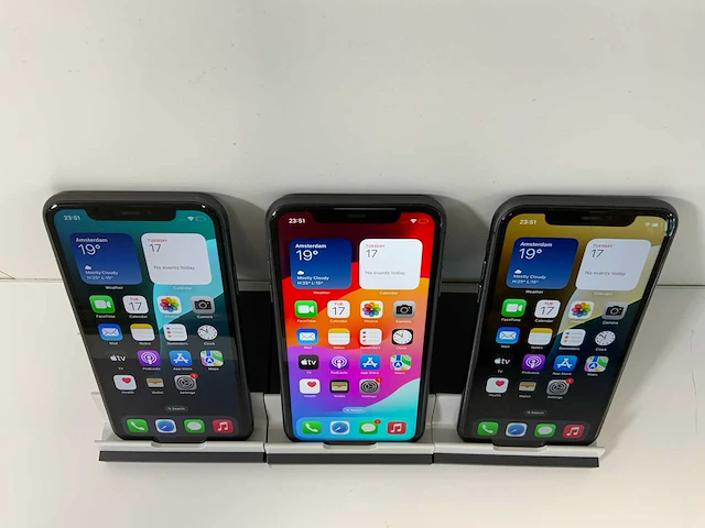 Apple iphone 11 - 64 gb - black (3x) - afbeelding 2 van  5