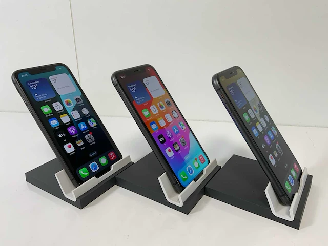 Apple iphone 11 - 64 gb - black (3x) - afbeelding 3 van  5