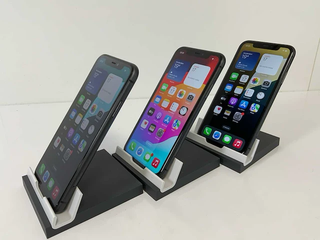 Apple iphone 11 - 64 gb - black (3x) - afbeelding 4 van  5