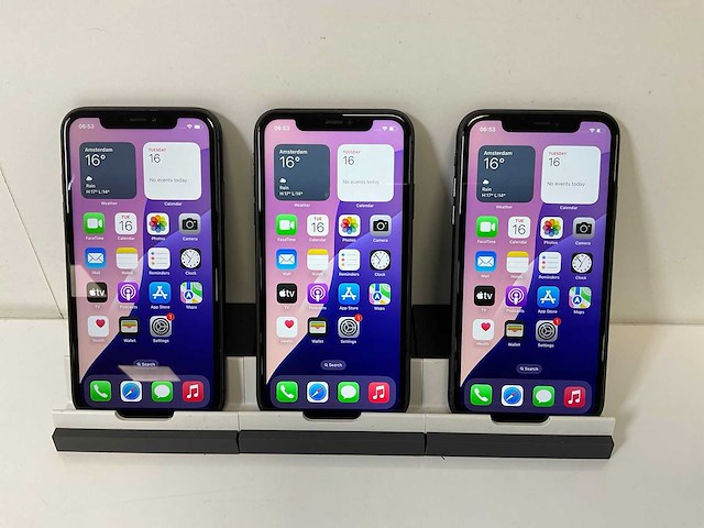 Apple iphone 11 - 64 gb - black (3x) - afbeelding 1 van  6