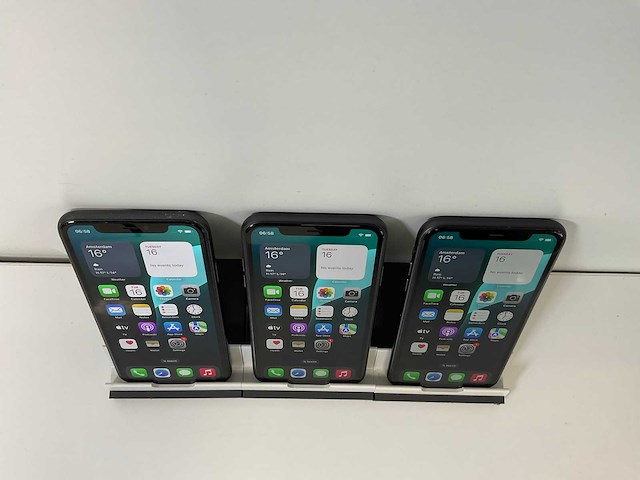 Apple iphone 11 - 64 gb - black (3x) - afbeelding 2 van  6