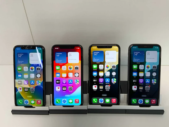 Apple iphone 11 - 64 gb - black (4x) - afbeelding 1 van  4