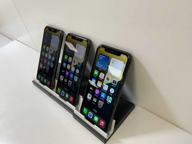 Apple iphone 11 - 64 gb / 256 gb - black (3x) - afbeelding 2 van  5