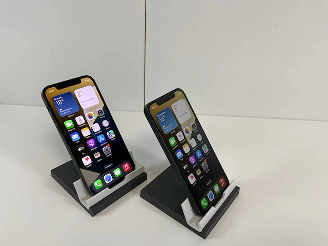 Apple iphone 12 - 256 gb - black (2x) - afbeelding 3 van  4