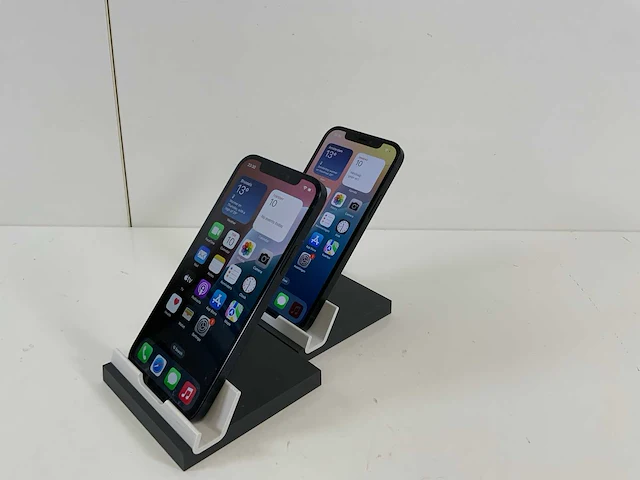 Apple iphone 12 - 64 gb - black (2x) - afbeelding 3 van  4