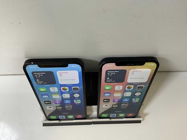 Apple iphone 12 - 64 gb - black (2x) - afbeelding 2 van  6