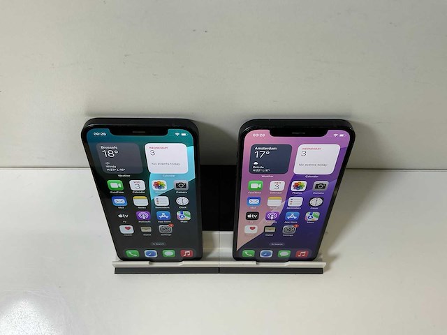 Apple iphone 12 - 64 gb - black (2x) - afbeelding 2 van  6