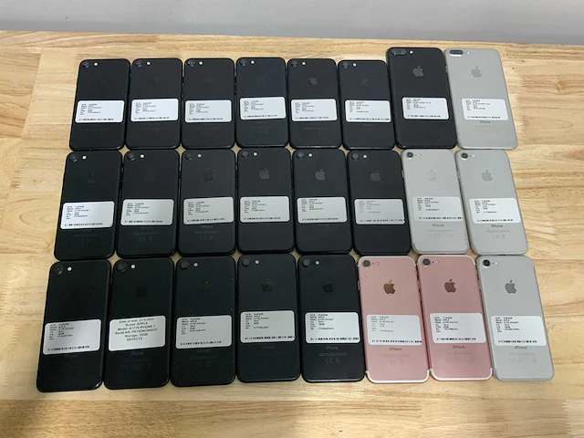 Apple iphone 7 smartphone (24x) - afbeelding 2 van  26