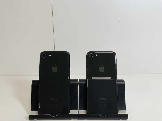 Apple iphone 8 - 64 gb - space gray (2x) - afbeelding 4 van  4