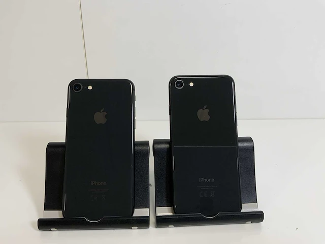 Apple iphone 8 - 64 gb - space gray (2x) - afbeelding 4 van  4