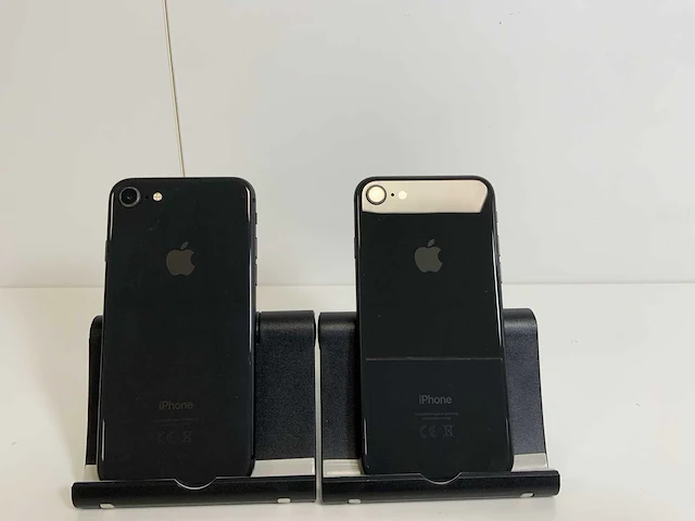 Apple iphone 8 - 64 gb - space gray (2x) - afbeelding 4 van  4