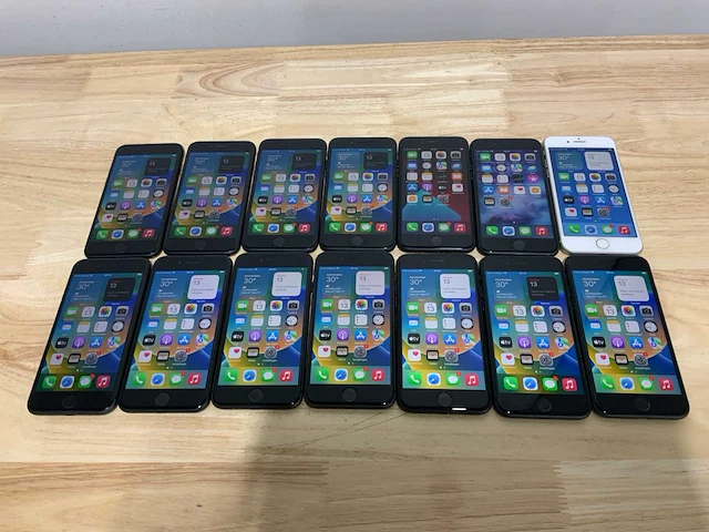 Apple iphone 8 a1905 mobiele telefoon (14x) - afbeelding 1 van  10