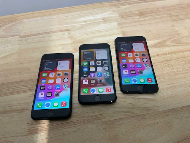 Apple iphone se 2 a2296 mobiele telefoon (3x) - afbeelding 1 van  7
