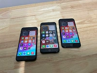 Apple iphone se 2 a2296 mobiele telefoon (3x) - afbeelding 1 van  7