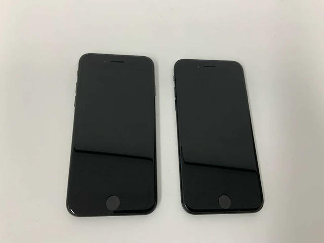 Apple iphone se (2020): 64gb black - mx9r2zd/a (2x) - afbeelding 2 van  3