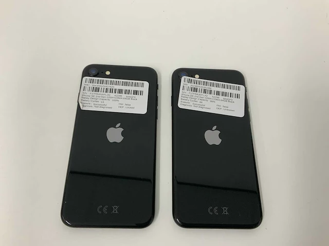 Apple iphone se (2020): 64gb black - mx9r2zd/a (2x) - afbeelding 3 van  3