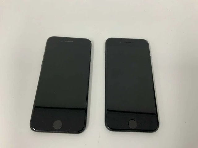 Apple iphone se (2020): 64gb black - mx9r2zd/a (2x) - afbeelding 2 van  3