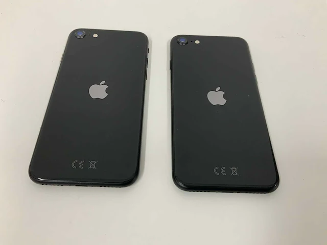 Apple iphone se (2020): 64gb black - mx9r2zd/a (2x) - afbeelding 2 van  3