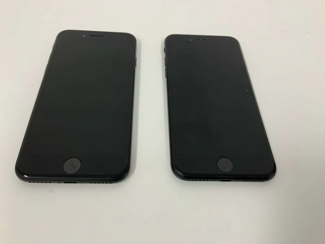 Apple iphone se (2020): 64gb black - mx9r2zd/a (2x) - afbeelding 3 van  3