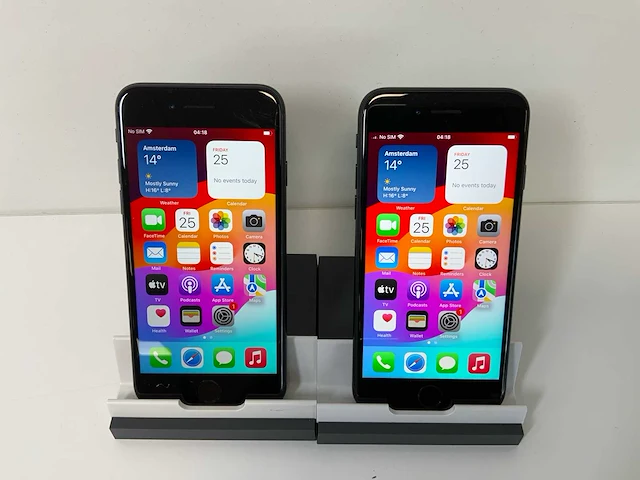 Apple iphone se 3rd gen - 128 gb - midnight (2x) - afbeelding 1 van  4