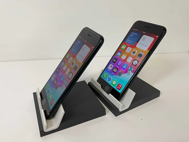 Apple iphone se 3rd gen - 128 gb - midnight (2x) - afbeelding 3 van  4