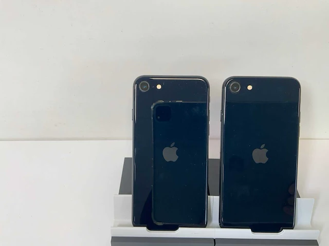 Apple iphone se 3rd gen - 128 gb - midnight (2x) - afbeelding 4 van  4