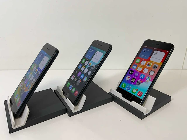 Apple iphone se 3rd gen - 64 gb - midnight (3x) - afbeelding 3 van  4