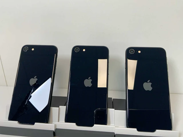 Apple iphone se 3rd gen - 64 gb - midnight (3x) - afbeelding 4 van  4
