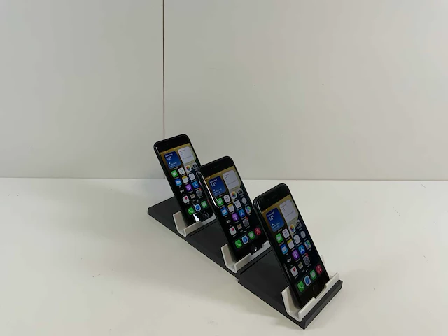 Apple iphone se 3rd gen - 64 gb - midnight (3x) - afbeelding 3 van  4