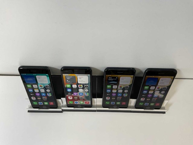 Apple iphone se 3rd gen - 64 gb - midnight (4x) - afbeelding 2 van  6