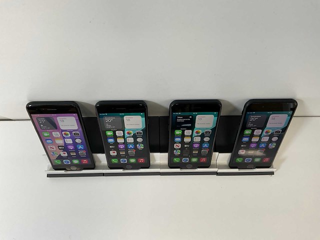 Apple iphone se 3rd gen - 64 gb - midnight (4x) - afbeelding 2 van  6