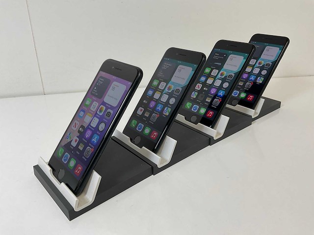 Apple iphone se 3rd gen - 64 gb - midnight (4x) - afbeelding 5 van  6