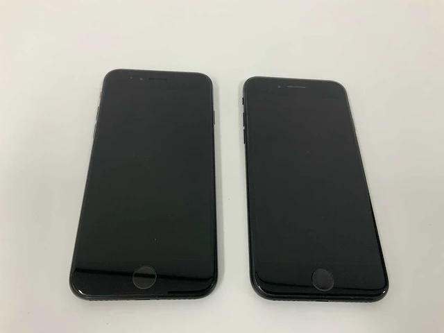 Apple iphone se(2020) 2nd gen 64gb black (2x) - afbeelding 2 van  3