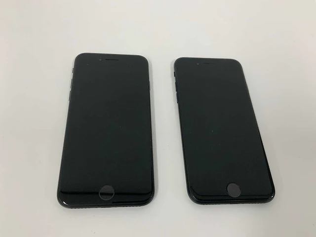 Apple iphone se(2020) 2nd gen 64gb black (2x) - afbeelding 2 van  3