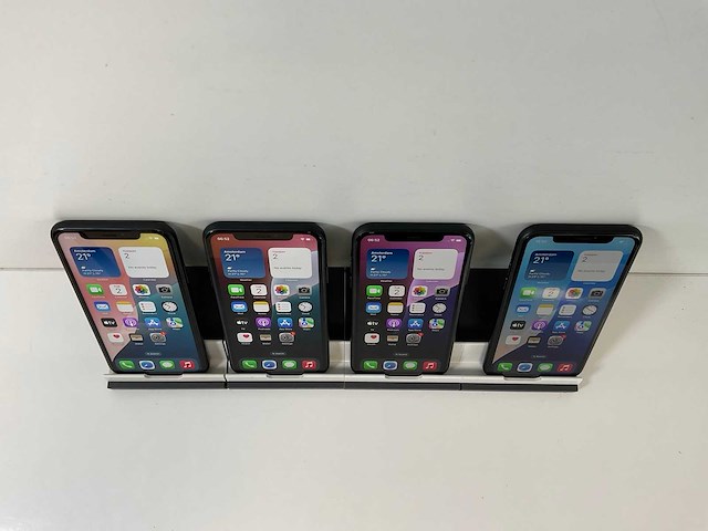 Apple iphone xr - 64 gb - black (4x) - afbeelding 2 van  6