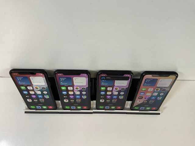 Apple iphone xr - 64 gb - black (4x) - afbeelding 2 van  6