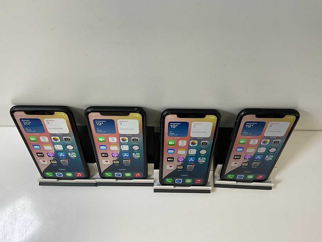 Apple iphone xr - 64 gb - black (4x) - afbeelding 2 van  6