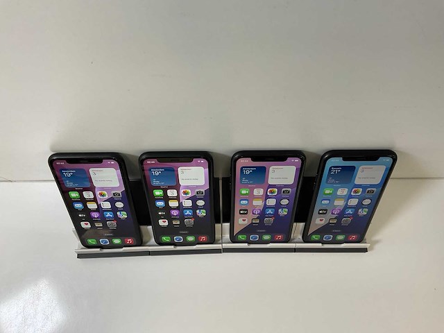 Apple iphone xr - 64 gb - black (4x) - afbeelding 2 van  6