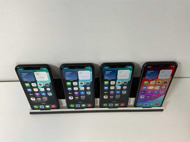 Apple iphone xr - 64 gb - black (4x) - afbeelding 2 van  6
