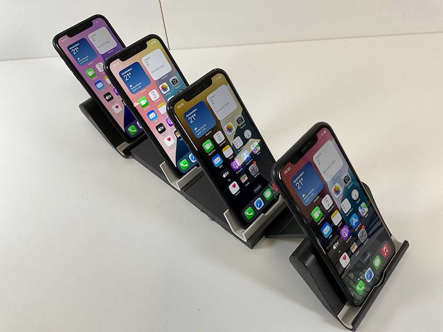 Apple iphone xr - 64 gb - black (4x) - afbeelding 3 van  4