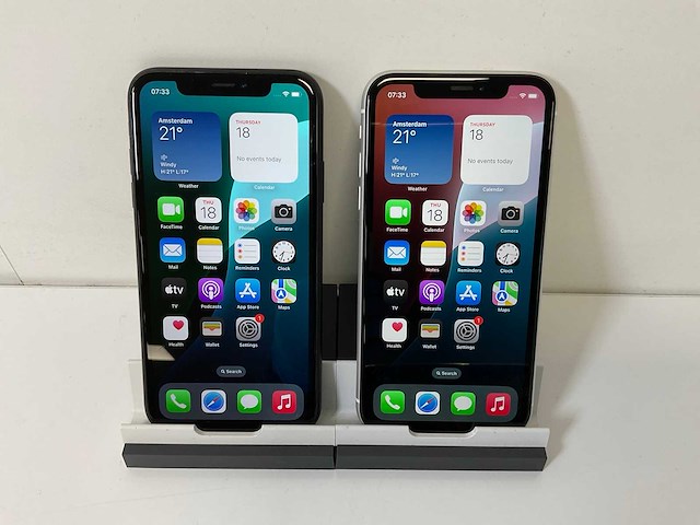 Apple iphone xr - 64 gb / 128 gb - black (2x) - afbeelding 1 van  6