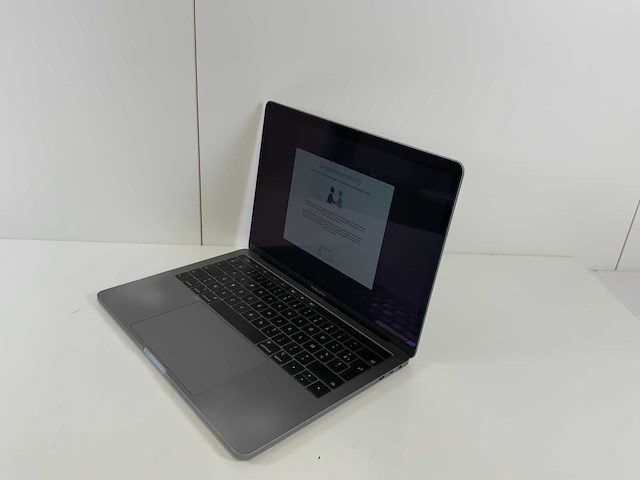 Apple macbook 13.3", core(tm) i7 8th gen, 16 gb ram, 500 gb nvme laptop - afbeelding 3 van  7