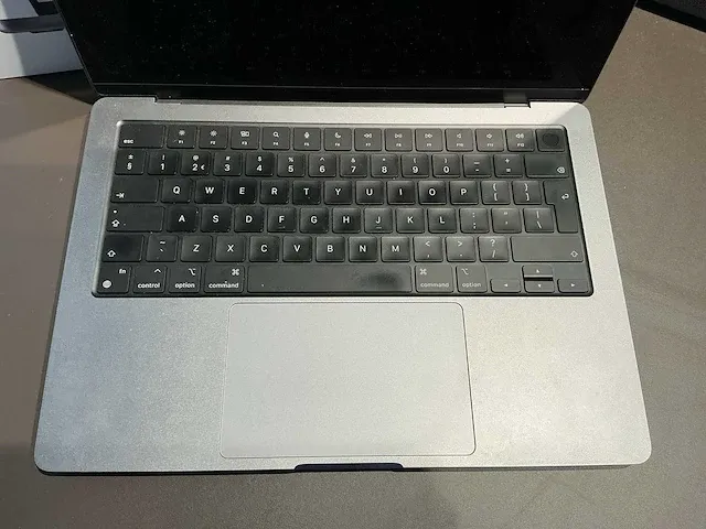 Apple macbook 14 inch (a2442) laptop - afbeelding 2 van  8
