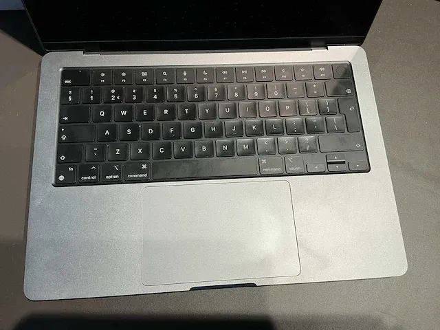 Apple macbook 14 inch (a2779) laptop - afbeelding 2 van  8