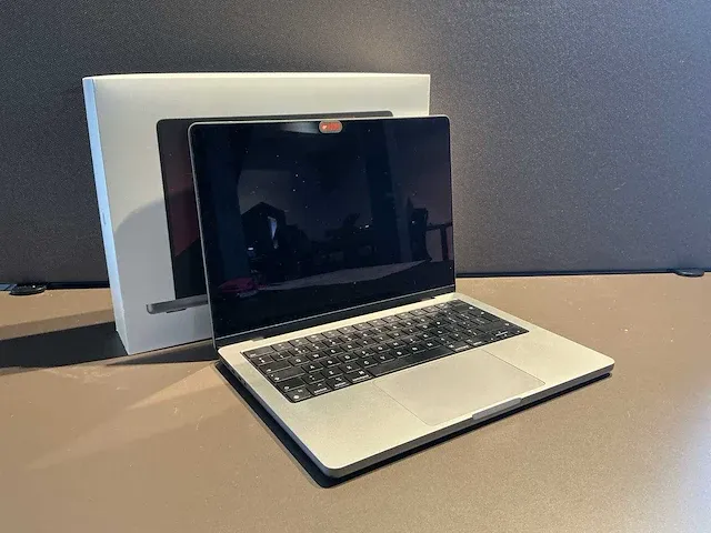 Apple macbook 14 inch (a2779) laptop - afbeelding 1 van  7