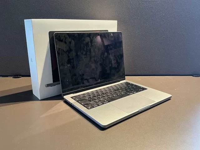 Apple macbook 14 inch (a2779) laptop - afbeelding 1 van  7